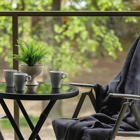 Stylish For 2 Guests With A Spacious Balcony In By Renters Апартаменты